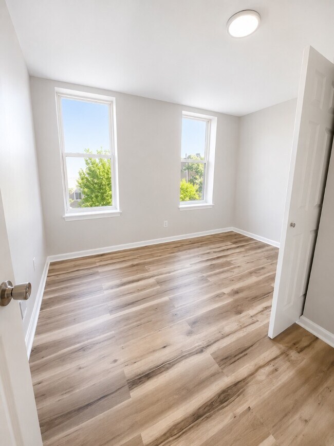 Foto del edificio - 2538 E Fayette St