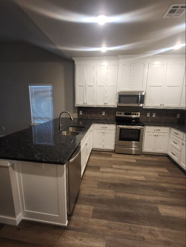 Foto del edificio - $500.00 OFF 1ST MONTH RENT