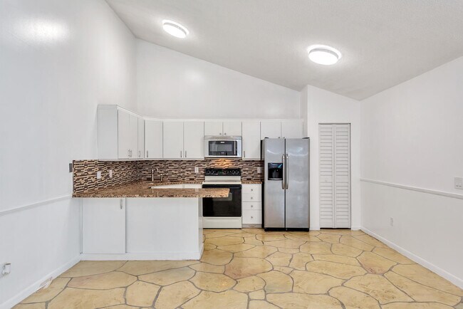Building Photo - 5524 Eagle Lake Dr