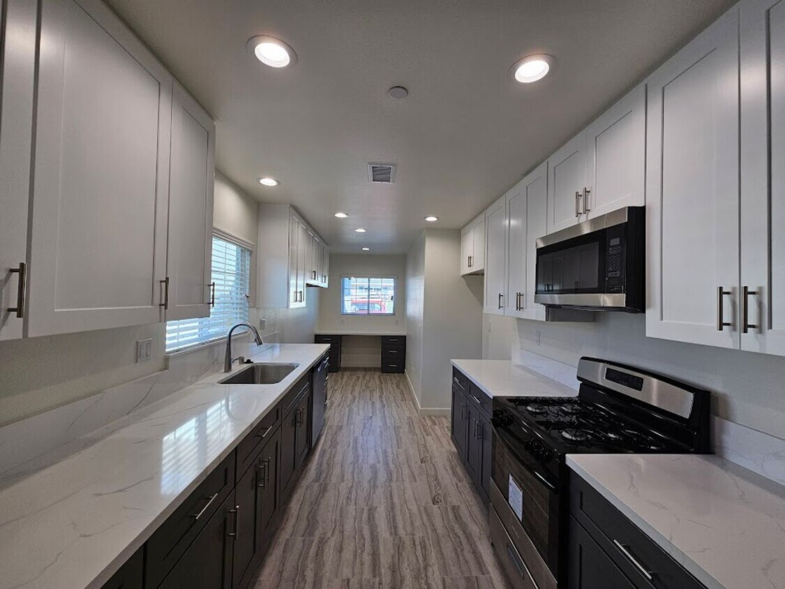 Primary Photo - Newly Remodeled 2 Bedroom / 1 Bath! Call o...
