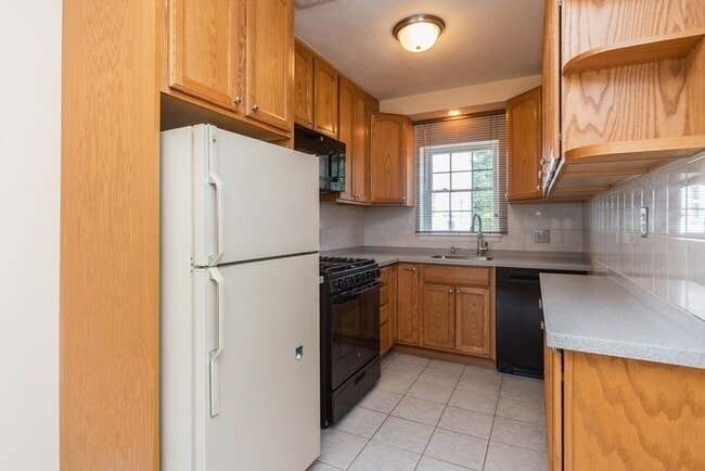 Building Photo - 31 Lake Shore Ct