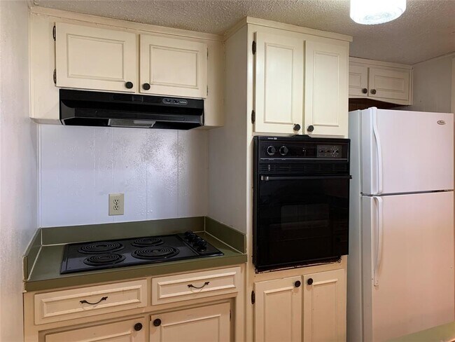 Foto del edificio - 6315 Granbury Rd