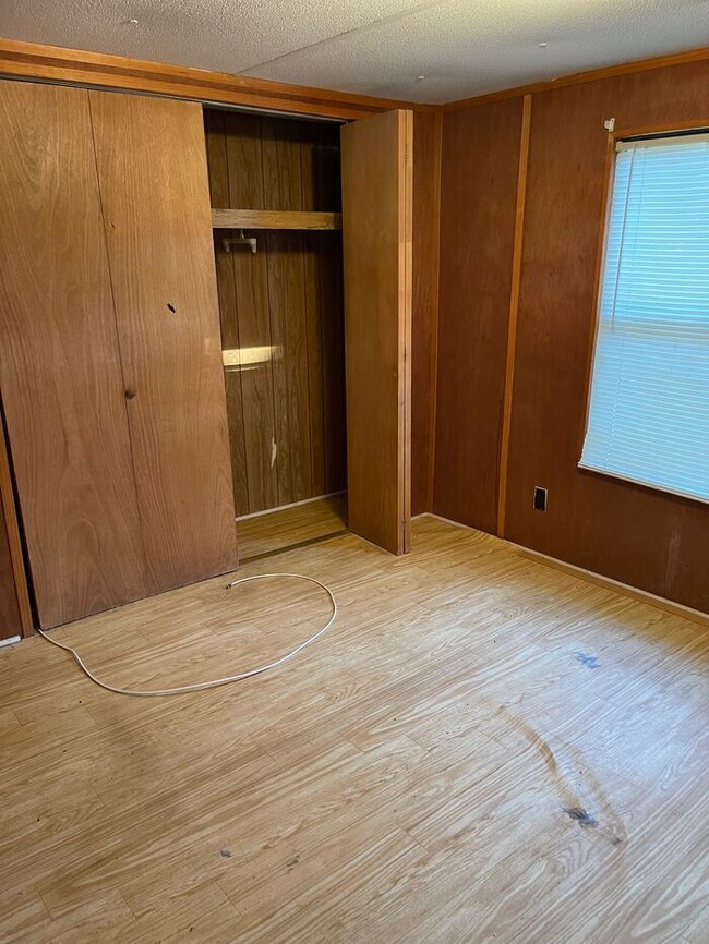 Building Photo - Beautiful Trailer Home