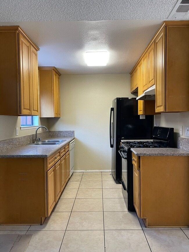 Building Photo - 2BD/1.5BA Condo in Rialto!