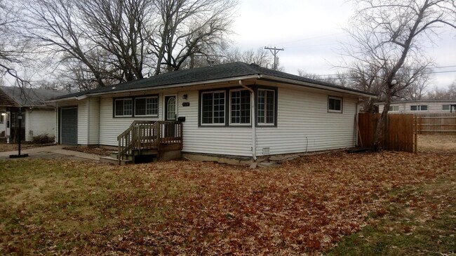 Foto del edificio - 3BR rancher with appliances and garage. Pr...