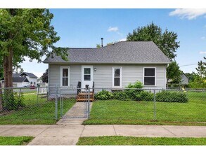 Building Photo - 17 2nd St NE