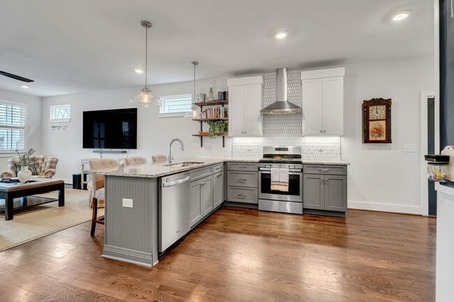 Building Photo - Discover modern rental living in one of Ch...