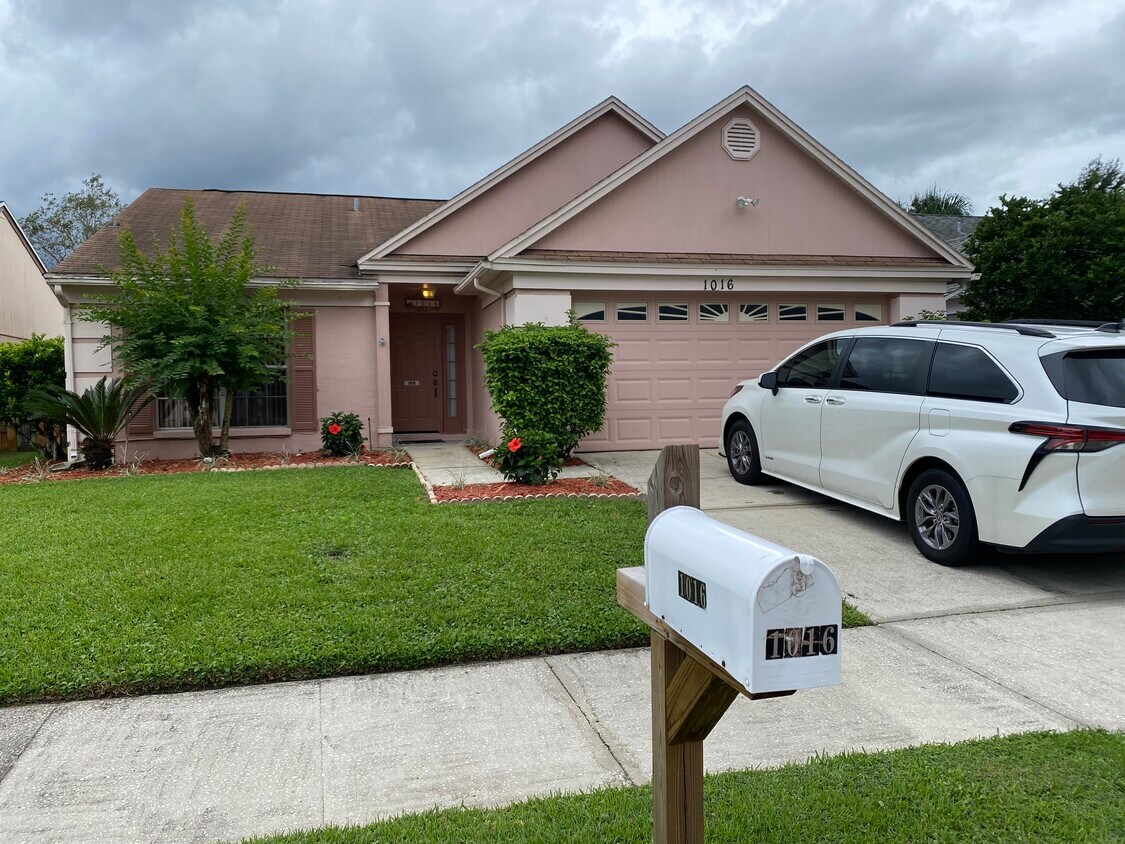1016 Kelsey Ave, Oviedo, FL 32765 House for Rent in Oviedo, FL
