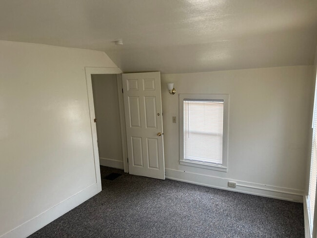 Building Photo - 503 Allyn St
