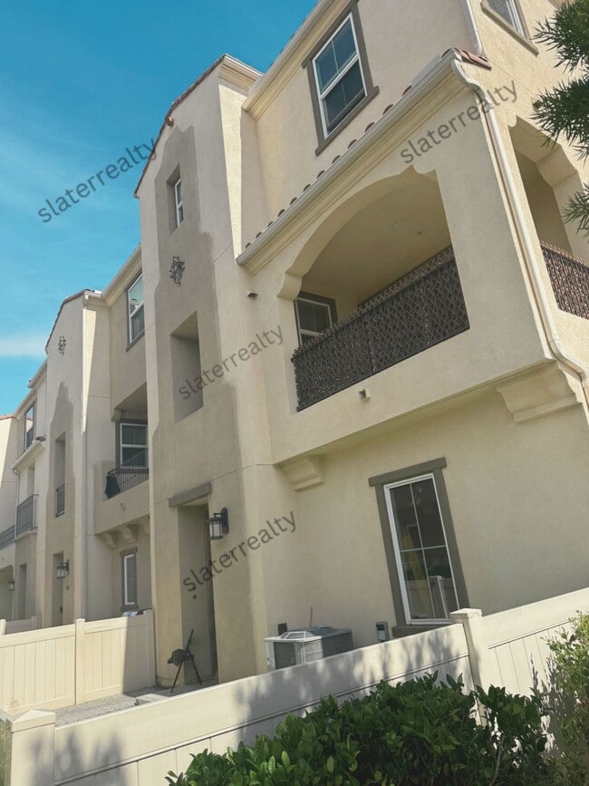 Building Photo - 1608 Santa Paulina