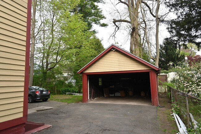 Building Photo - 39 Barnett St