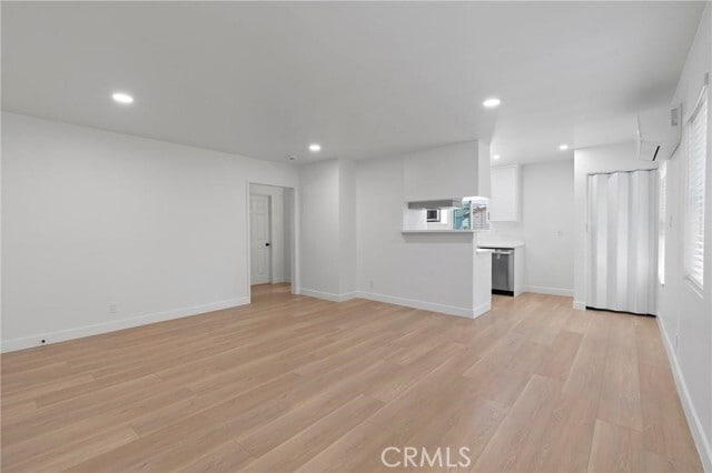 Foto del edificio - 748 Newport Ave