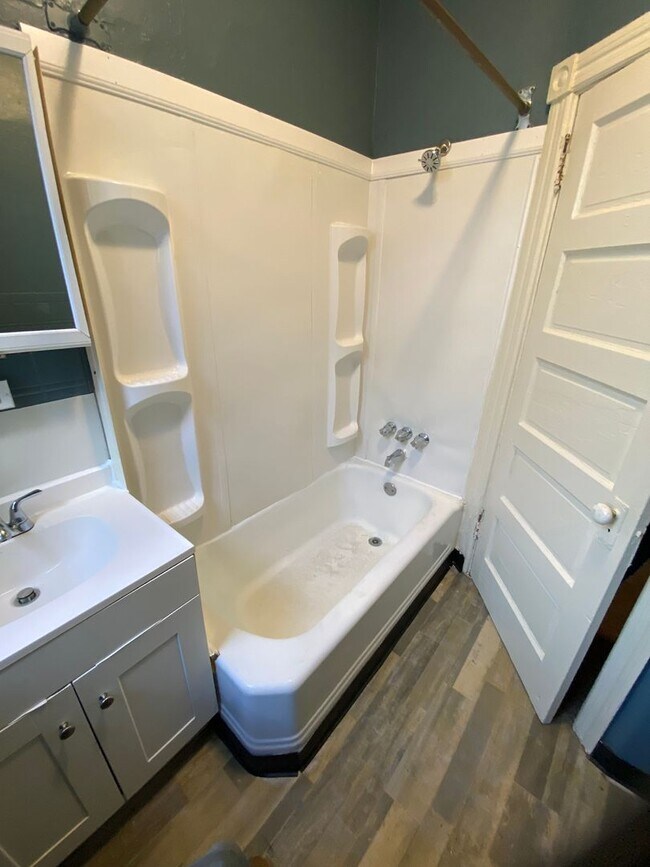 Foto del edificio - Your Next Home in Philly – 3BR Move-In Ready
