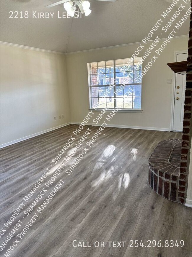 Foto del edificio - Duplex in Midway ISD!