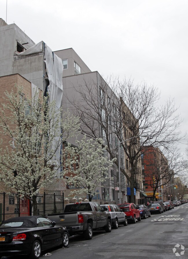 Primary Photo - 160 E 117th St