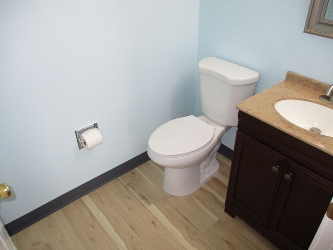 Building Photo - 120-1