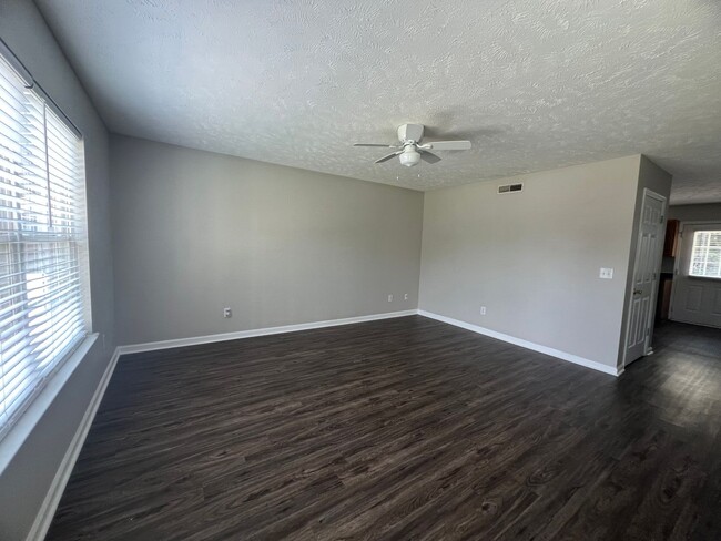 Building Photo - 1503 Center Pt