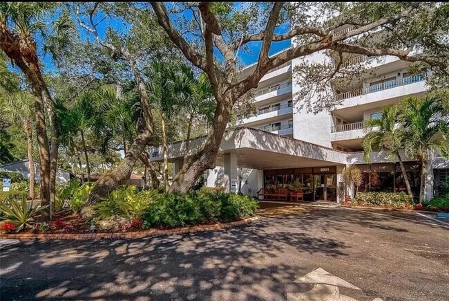 Foto del edificio - 5911 Midnight Pass Rd