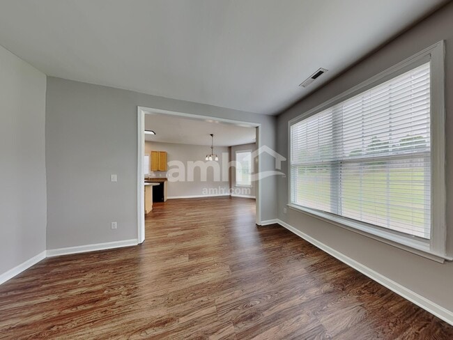 Building Photo - 321 Collinsworth Dr