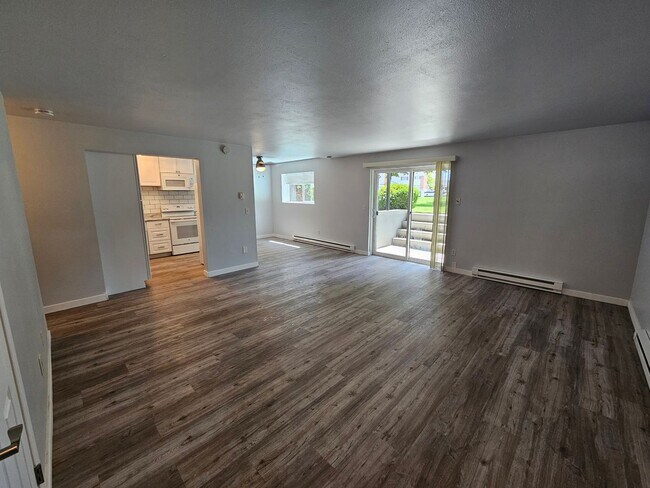 Foto del edificio - 301 N Raymond Rd