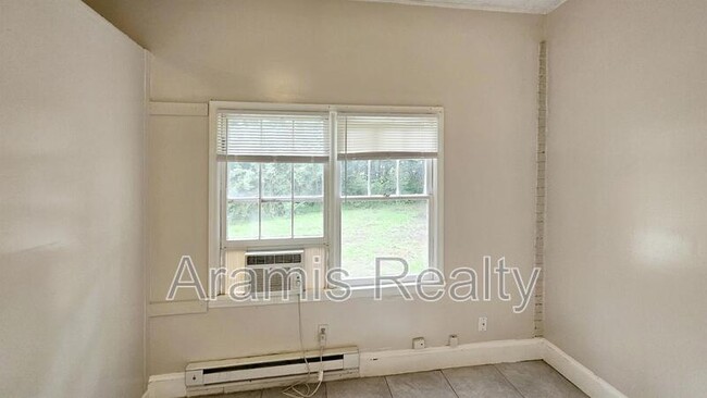 Building Photo - 7479 Westlake Dr