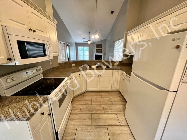 Foto del edificio - 111 Colonial Commons Ln