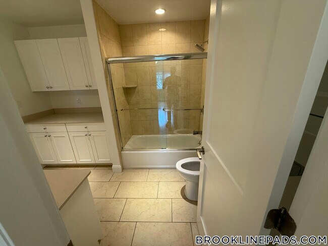 Foto del edificio - 1443 Beacon St