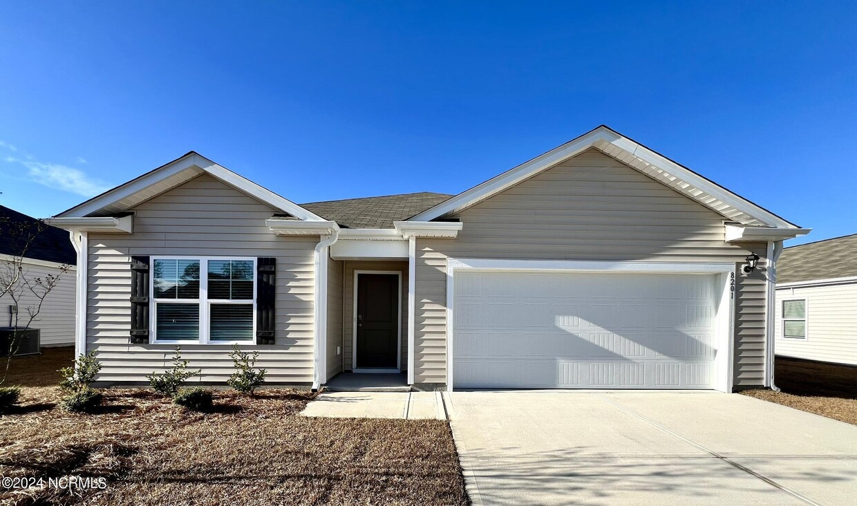 Foto principal - 8201 E Highcroft Dr NE