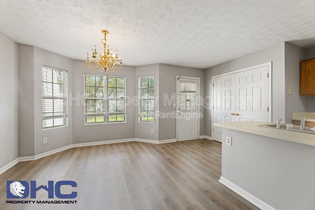 Foto del edificio - 5876 Strathmoor Manor Cir