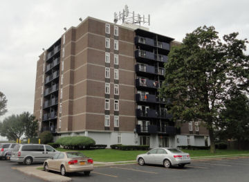 Building Photo - Mariner Towers