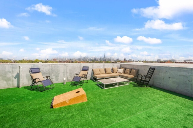 Building Photo - 2048 W Chicago Ave