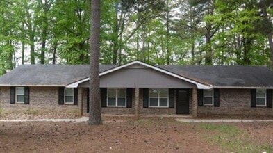 Building Photo - 8295 Glenwoods Terrace