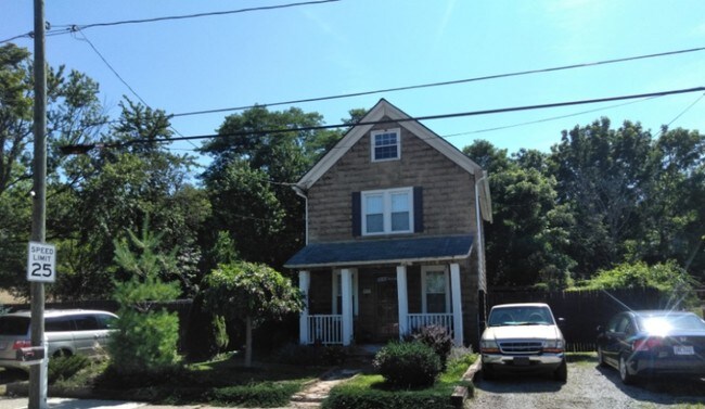 Building Photo - 519 Wellington Ave