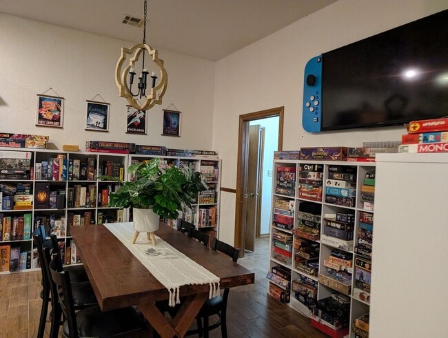 Building Photo - Spacious 4BR Homestead in Norman (5 Acres)