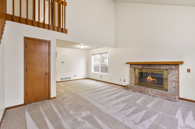 Building Photo - Updated 4 bedroom Convenient Location