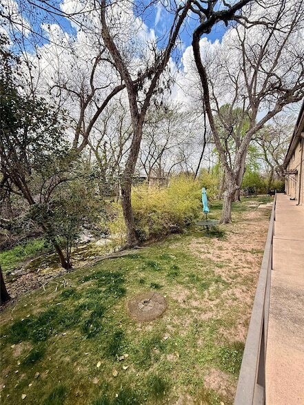 Building Photo - 407 E 45th St