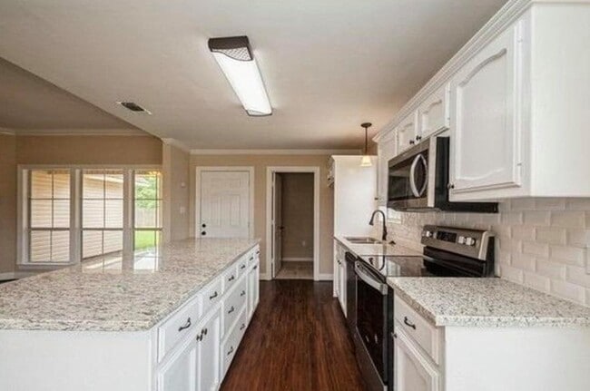 Building Photo - 24561 Fair Weather Dr