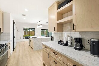 Building Photo - 3327 Freshmeadows Dr