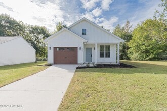 Building Photo - 111 Hampton Ct