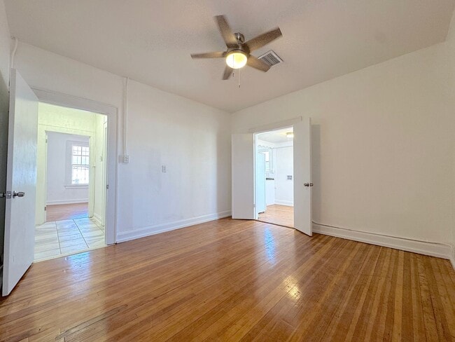 Building Photo - *All Utilities Included* Manhattan Heights 1 bed 1 bath unit with Refrig A/C and Gorgeous views!