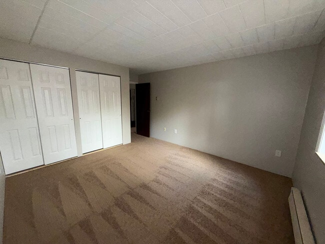 Bedroom - Foxwood Apartments