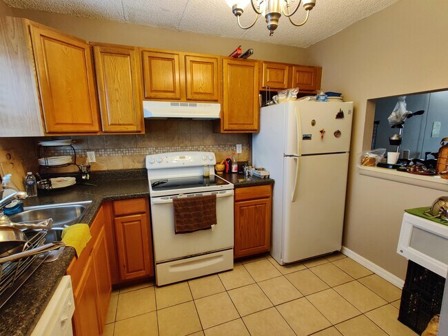 Building Photo - 2844 Somerset Park Dr