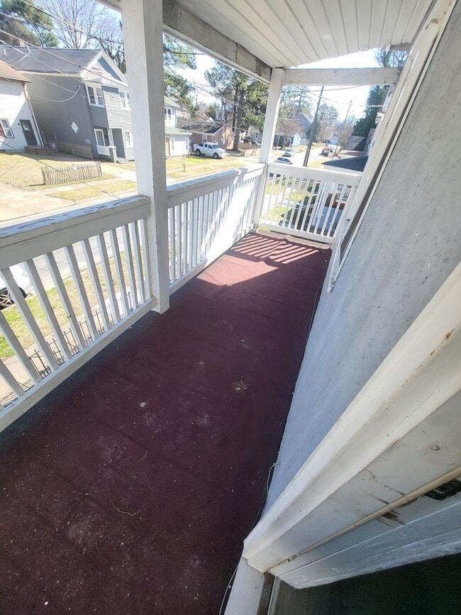 Building Photo - Hayes905