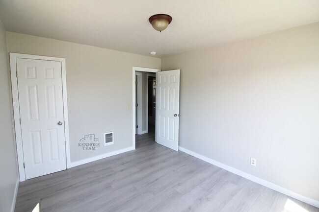 Foto del edificio - 2 Bedroom, 1 Bath Home in Kennewick