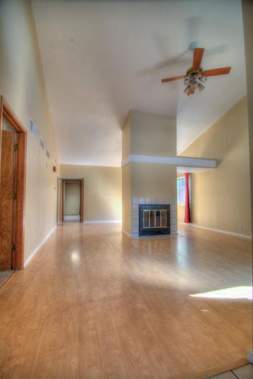 Building Photo - 2133 Brentwood Park Dr NE