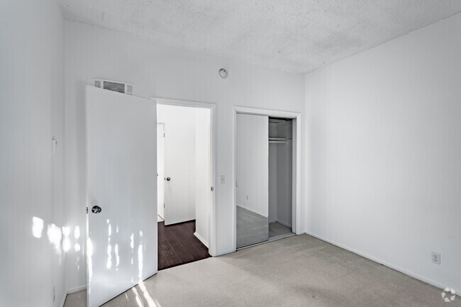 2HAB, 2BA - 1000 ft² - 10905 Ohio Ave