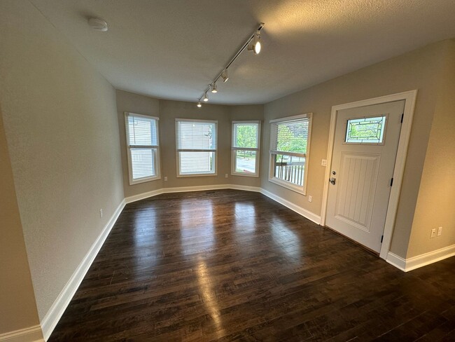 Building Photo - Port Washington Loft Duplex
