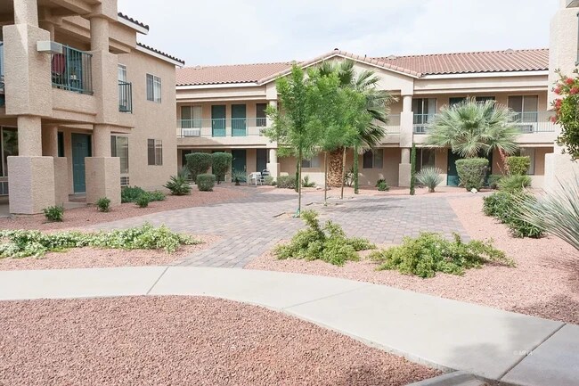 Foto del edificio - 100 Pulsipher Ln