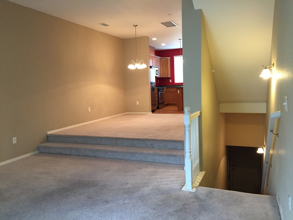 Primary Photo - Large 2 Bedroom Sterling Ridge Town Home w...