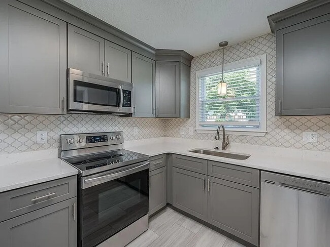 Photo - 1985 Carloss Dr House